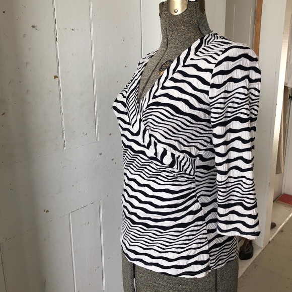 Papillon Blanc Knit Top Black & White Wrap Style - Picture 4 of 8